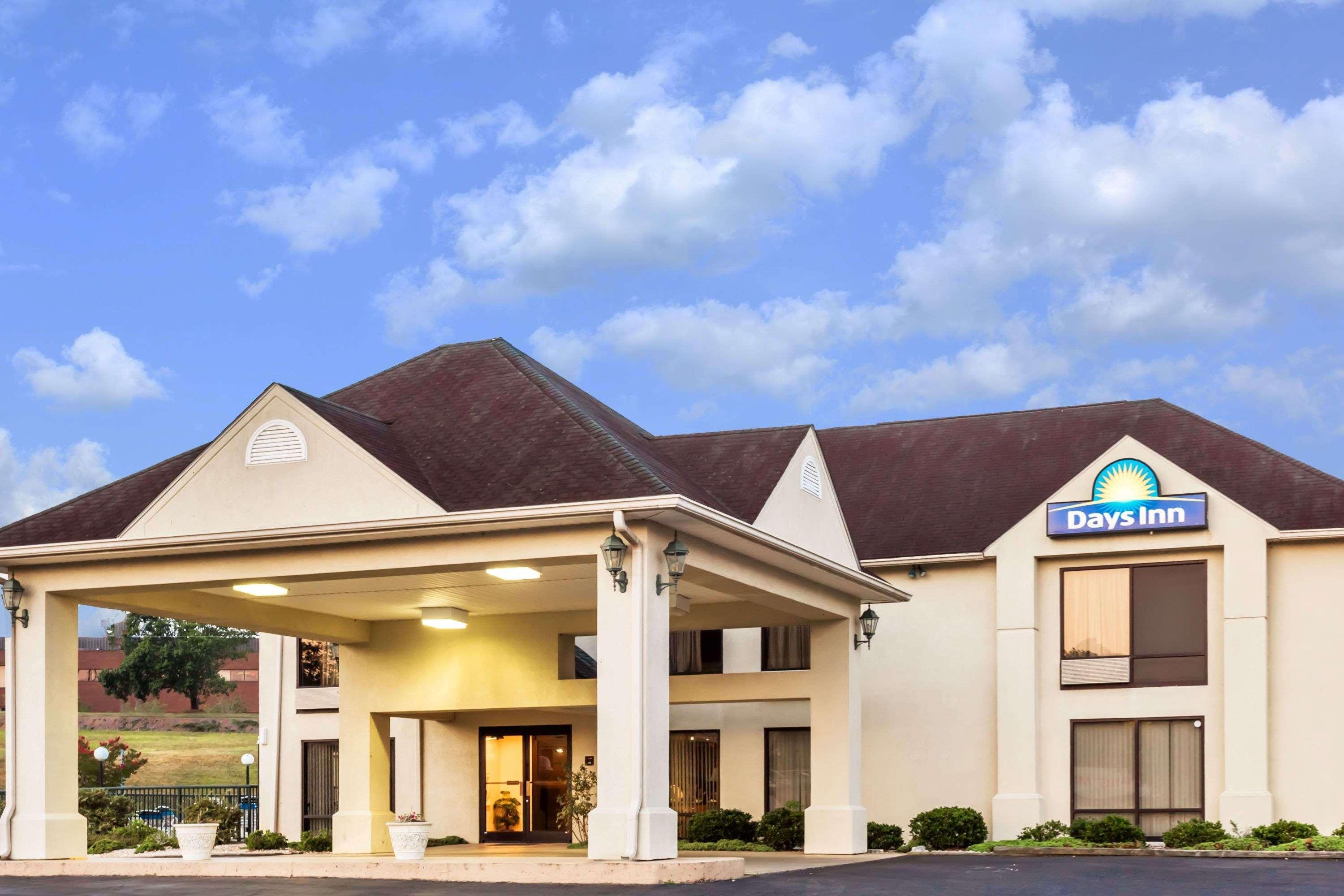 Days Inn By Wyndham Sanford Exterior foto